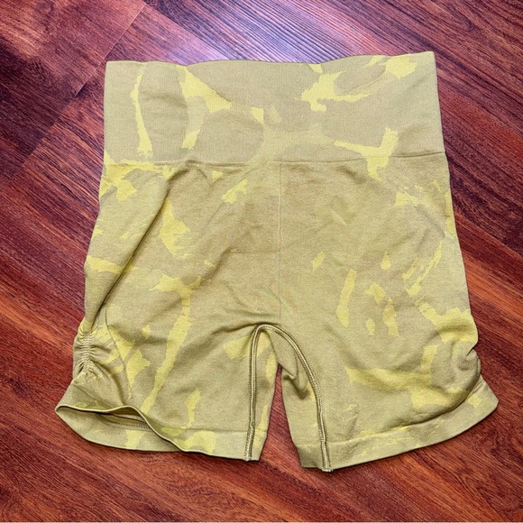 Gymshark Adapt Camo High-Waisted Shorts - Picture 5 of 6
